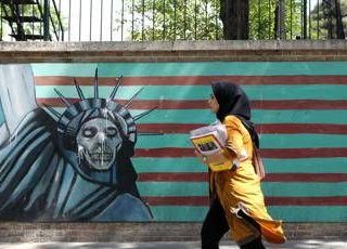 Iran-Usa, oggi colloqui in Oman. Washington allerta americani: "Via ora da Teheran"