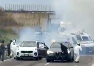 Brindisi, per l'assalto al portavalori caccia ad altri sei banditi in fuga