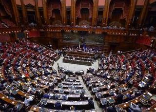 Ucraina, Governo pone la fiducia sul decreto. Vannacci all'attacco della Lega: "Nasconde voto di coscienza"