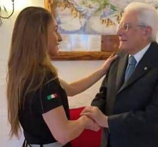 Mattarella a Cortina, l'incontro con Sofia Goggia e la telefonata con Arianna Fontana Mattarella a Cortina, l'incontro con Sofia Goggia e la telefonata con Arianna Fontana