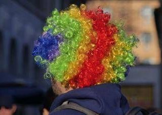 Carnevale, dalle maschere alle parrucche: non sicuri o contraffatti, sequestrati oltre 500mila prodotti Carnevale, dalle maschere alle parrucche: non sicuri o contraffatti, sequestrati oltre 500mila prodotti