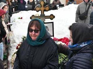 La madre di Navalny chiede giustizia: "Sapevamo che era stato assassinato" La madre di Navalny chiede giustizia: "Sapevamo che era stato assassinato"