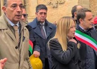 Meloni torna a Niscemi: "Mercoledì il decreto, dal giorno dopo ci sono le risorse" Meloni torna a Niscemi: "Mercoledì il decreto, dal giorno dopo ci sono le risorse"