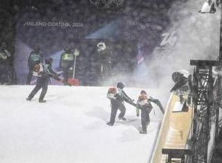 Milano Cortina, finale big air sci freestyle posticipata per tempesta di neve a Livigno Milano Cortina, finale big air sci freestyle posticipata per tempesta di neve a Livigno