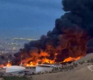 Iran, prezzo del petrolio supera 100 dollari. Trump si arrabbia con Israele per attacchi