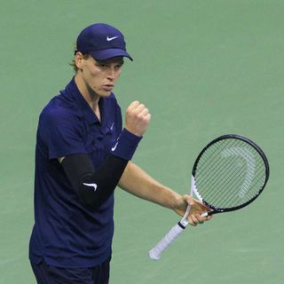 Sinner piega Auger-Aliassime, finale con Alcaraz all’Us Open