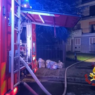 Incendio in un condominio nel Milanese, morti tre componenti famiglia