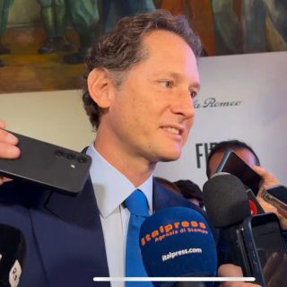 Stoccata Elkann “Piloti Ferrari pensino a guidare e parlino meno”