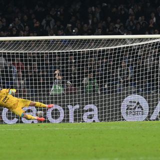 Napoli ai quarti di Coppa Italia, il Cagliari si arrende ai rigori