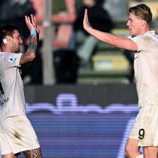 Il Napoli torna a vincere in trasferta, doppietta di Hojlund e Cremonese ko