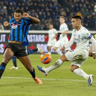 Lautaro manda ko l’Atalanta, l’Inter resiste in vetta