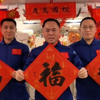 Cina, il Capodanno si festeggia anche a 400 chilometri di distanza dalla terra