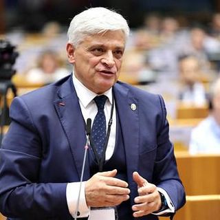 Le Peuple valdôtain entre dans l’ère numérique, Caveri trace la voie