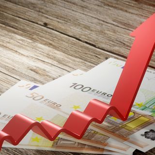 Pasqua 2025: trasporti alle stelle, rincari record su treni (+51%), aerei (+60% per voli nazionali e +41% per voli internazionali) e pullman (+86%) rispetto a marzo.