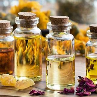 A Saint-Denis laboratorio profumi e fragranze con un viaggio sensoriale alla scoperta degli oli essenziali