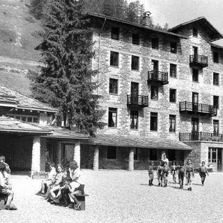 Colinia Olivetti a Saint Jacques