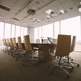 Un ente strumentale per tutti? Il nodo sociale che spacca il Consiglio Valle