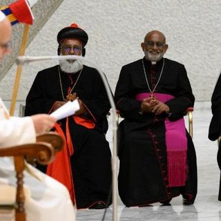 Il Papa: tacciano le armi, ai potenti dico "dialoghiamo, negoziamo"