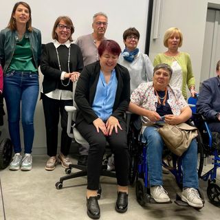 Il neoeletto direttivo di Aism VdA, da sn in piedi Giorgia Scavuzzo, Vincenzina Maddio, Angelo Milleret, Nicolina Coccu, Angelina Cappellari.... da ds seduti: Mauro Gelmini, Maria Morgillo, Mariavittoria Raso, Renato Ramolivaz