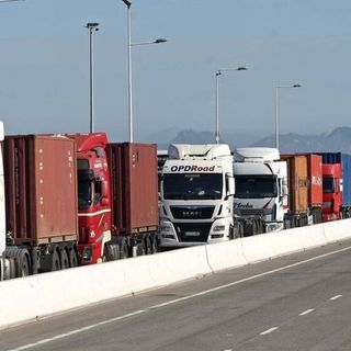 Coprifuoco di agosto per i mezzi pesanti: nessun divieto per auto e turisti