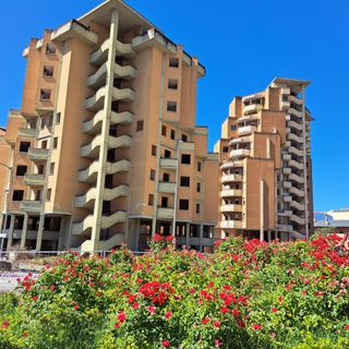 Ultima foto dei grattacieli di Aosta prima della demolizione sullo sfondo il campanile del Santuario Maria Immacolata