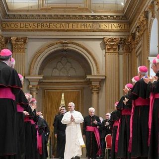 Il Papa alla CEI: la pace non è utopia spirituale, educare alla nonviolenza e all'accoglienza