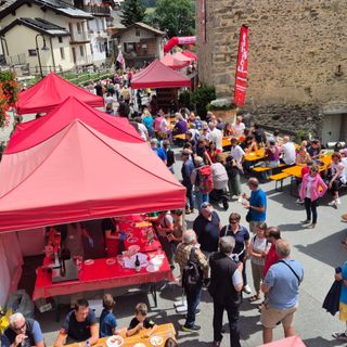 Il re è crudo, la festa è viva: Saint-Rhémy celebra il suo Jambon con passione e orgoglio