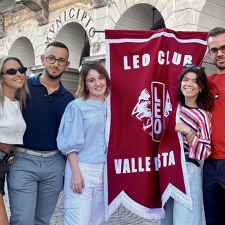 da sinistra: Rossana Scapoli (presidente), Joseph Amisano (segretario), Fabiana Angelini (social media manager), Miriam Fedele (vicepresidente) e Laurent Mattia Braga (cerimoniere).