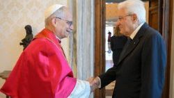 Il Papa a Mattarella: grato per l'instacabile servizio alla causa della pace