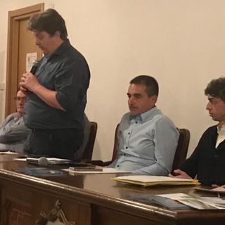 Un momento del comizio (ph. re.pi.)