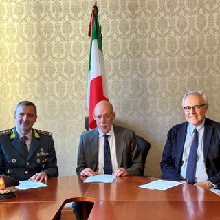 da sn: il Colonnello Nicola Bia, Comandante Territoriale della Guardia di Finanza, il Procuratore Luca Ceccanti ed il il Direttore Regionale dell’Agenzia delle Entrate Guido Isolabella