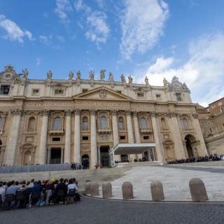 Il Papa invita tutti a pregare ogni giorno il Rosario, per la pace. Appuntamento a San Pietro sabato 11 ottobre