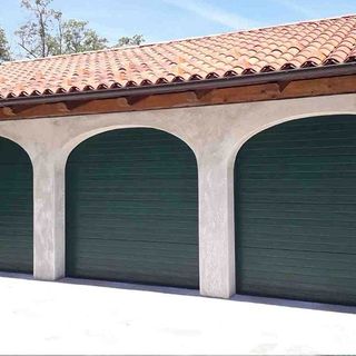 Porte sezionali per garage: isolamento e comfort contro il freddo