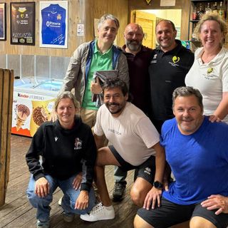 Da sinistra in alto Dott. Gerardo Di Carlo, Direttore SerD, Paolo Calosso del Direttivo ASD Stade Valdotain Rugby, Francesco Fida Presidente ASD Stade Valdotain Rugby, Sveva Mancini Educatrice SerD.