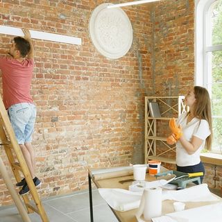 “Il trono dei mandati” — tra monarchie immaginarie e democrazie distratte