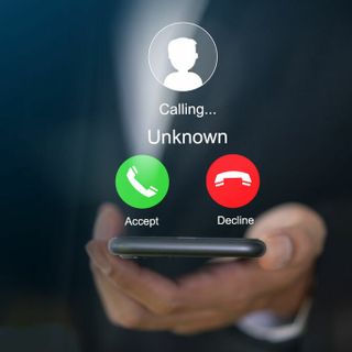 Come funziona la nuova truffa telefonica dalla Grecia e come difendersi