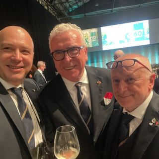 Da sinistra il presidente A.I.S. Valle d'Aosta Alberto Levi, in centro il presidente A.I.S. Italia Sandro Camilli e il responsabile della Guida Nicola Abbrescia