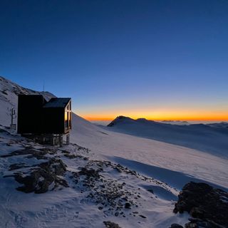 Bivacco Camardella:  La microarchitettura in alta quota di Progetto CMR vince il Premio Etico 2025