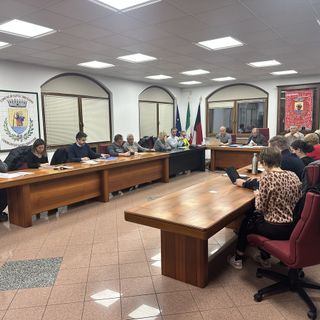 Saint-Christophe investe su servizi, infrastrutture e inclusione: approvazioni e novità in Consiglio comunale