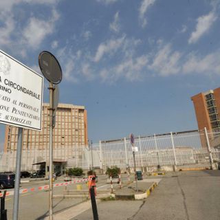 Perquisizione nel carcere Lorusso e Cutugno: trovate armi artigianali e una macchinetta per tatuaggi