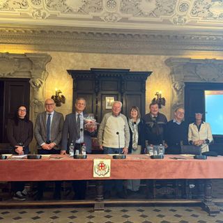 Nella foto da sinistra: Chiara Voghera, consigliera Atl Cuneo, Roberto Giorsino, assessore alla Cultura di Savigliano, Antonello Portera, sindaco di Savigliano, Guido Diemoz, artista, Ornella Badery, presidente Forte di Bard, Guido Corniolo curatore, Mauro Arneodo e Laura Mellano, responsabile cultura Comune di Savigliano.