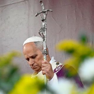 Il Papa al Verano: Dio ha aperto un passaggio di vita eterna nel tunnel della morte