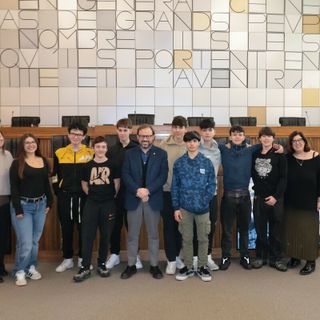 Portes ouvertes: la II A del Manzetti torna in aula consiliare e riscopre la politica dal vivo