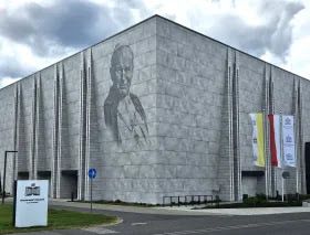 In Polonia i giovani cattolici difendono la memoria di Papa Wojtyla