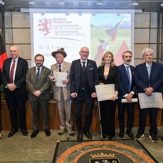 La Vallée d’Aoste a célébré aujourd’hui le 80° anniversaire de son Autonomie et fêté les nouveaux Amis et Chevaliers