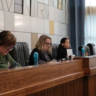 Al centro la presidente Josette Borre (UV)