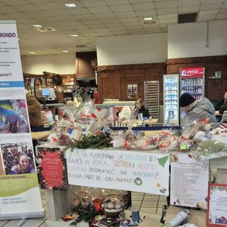 Un’eroina silenziosa: la storia di Caroline e di Opera Omnia Onlus