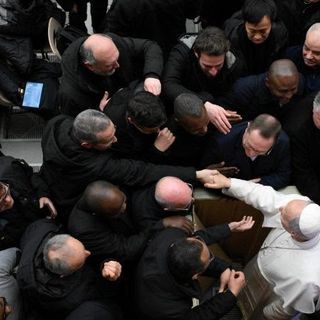 Il Papa in dialogo coi preti di Roma: siate amici tra voi, attenti a invidia e inganni del web
