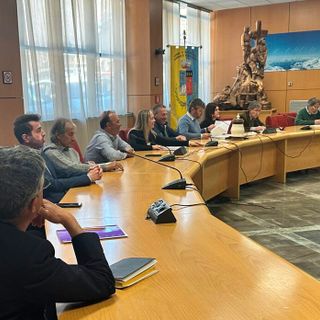 Valtournenche, scontro in Consiglio su bilancio e seconde case: Avetrani attacca la maggioranza