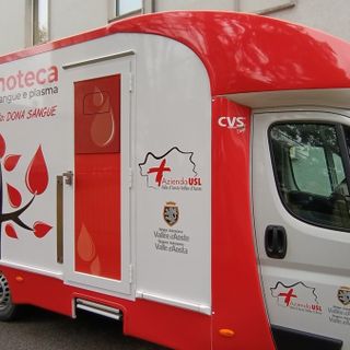 Sanità, ad Aosta debutta la nuova autoemoteca dell'Azienda USL